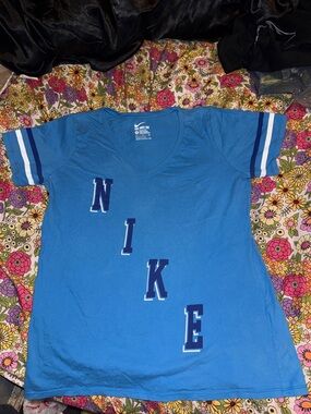 Nike Women’s T-Shirt (Rare kinda)